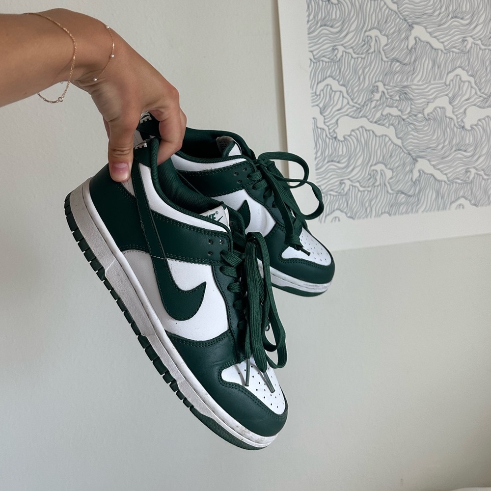 NIKE DUNK LOW RETRO MICHIGAN in men’s size 7/ women’s 9 (or 8.5 tbh).